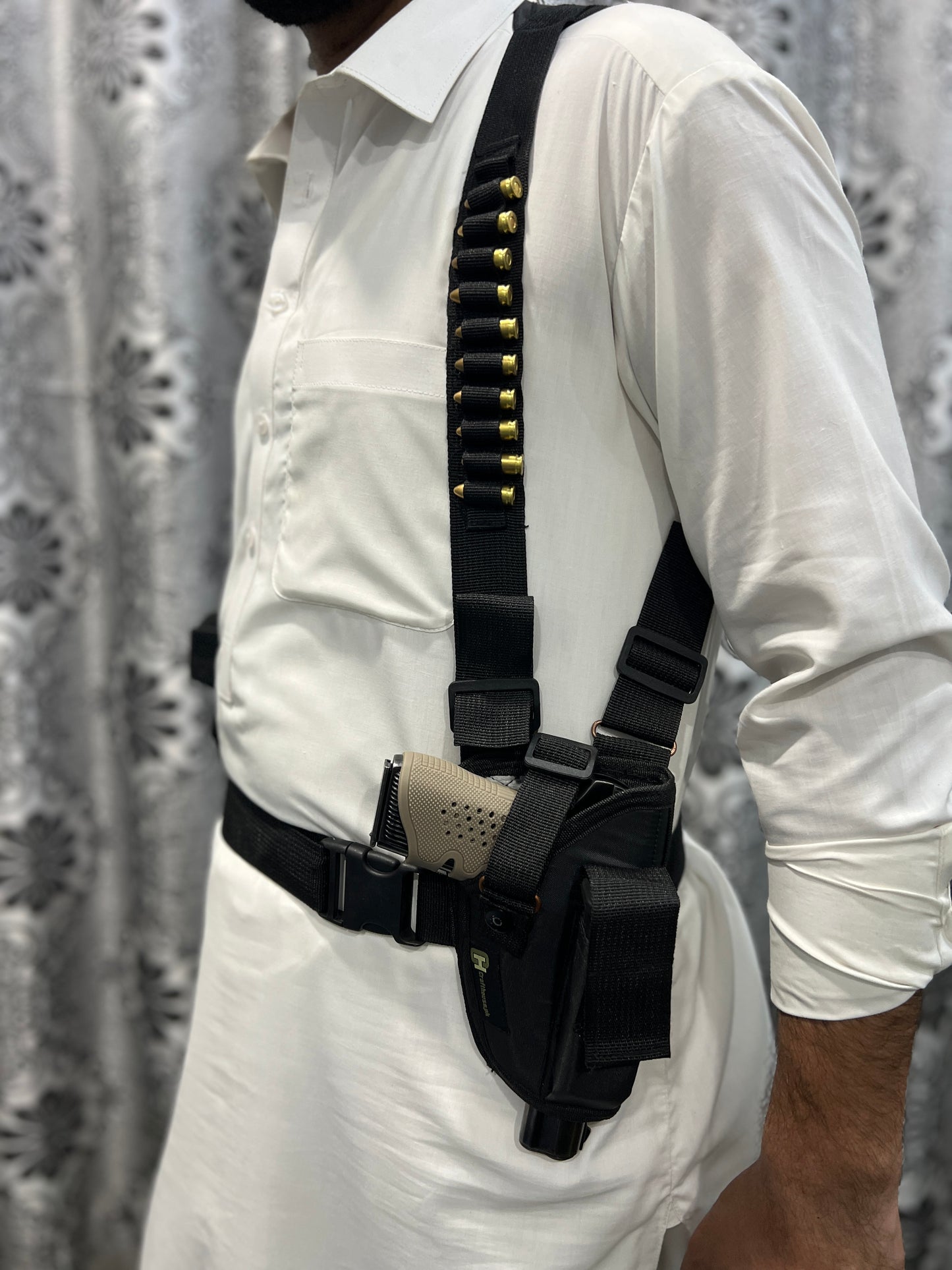 Double sided shoulder holster for Two pistols