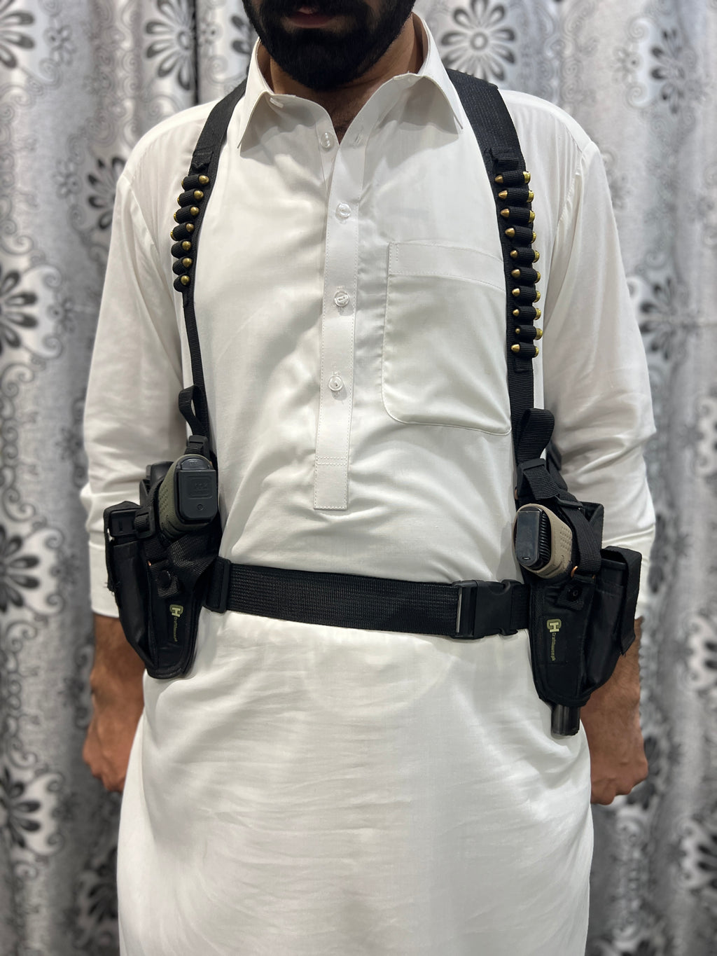 Double sided shoulder holster for Two pistols