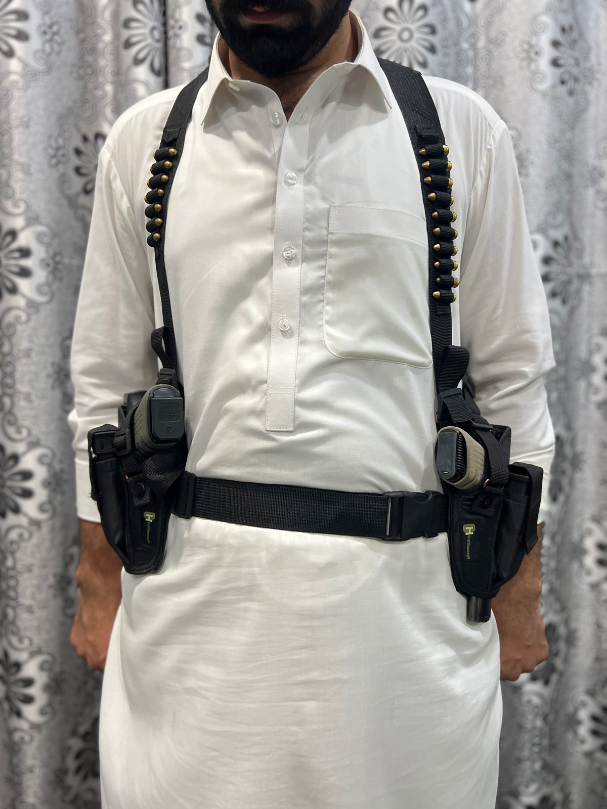 Double sided shoulder holster for Two pistols