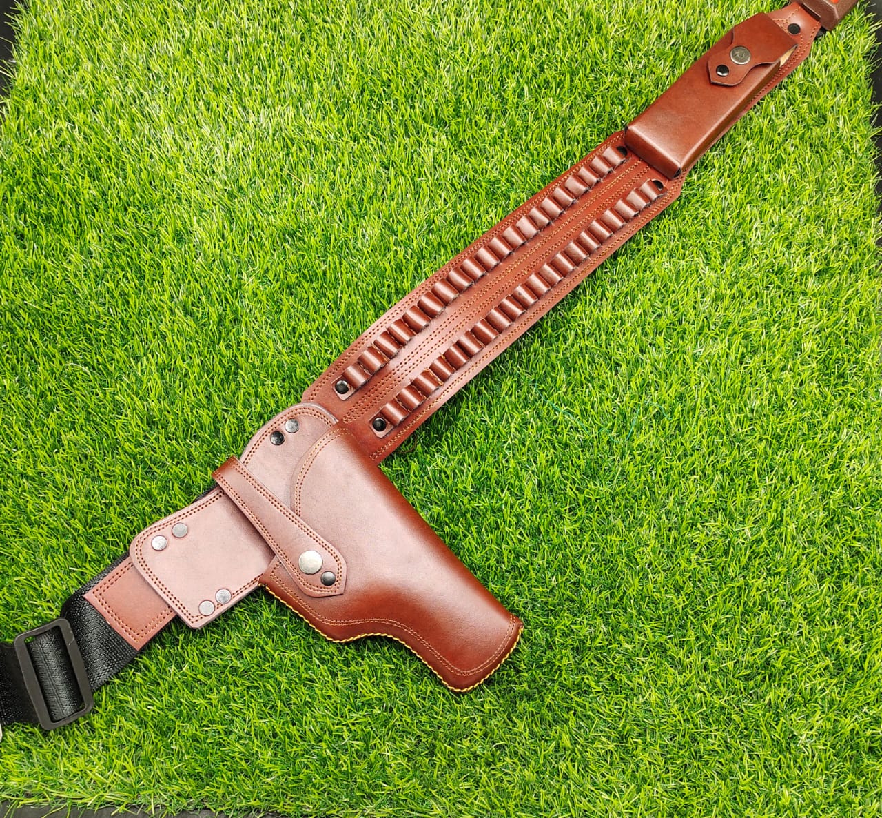 ADJUSTABLE LEATHER BELLY HOLSTER FOR 9MM PISTOLS – 1 SPARE MAGAZINE POUCH, 30-ROUND BULLET CAPACITY